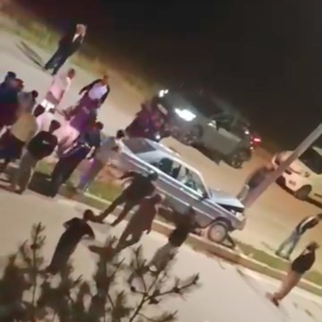 Elazığ'da otomobil aydınlatma direğine çarptı: 1 yaralı