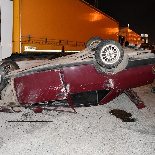 Hatay'da takla atan otomobildeki 1'i ağır 3 kişi yaralandı
