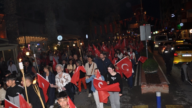 İzmir'in Ödemiş ve Bayındır ilçelerinde fener alayı düzenlendi