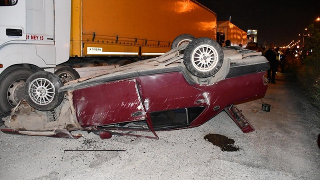 Hatay'da takla atan otomobildeki 1'i ağır 3 kişi yaralandı