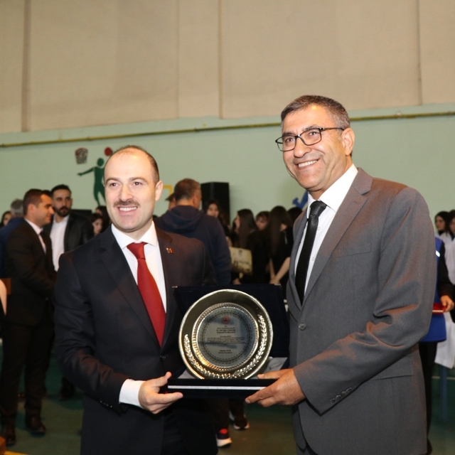 Hasan Oğuz'a anlamlı plaket