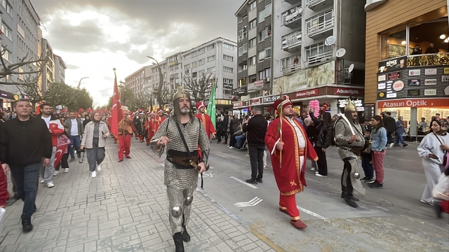 Bolu'da "Gençlik Yürüyüşü" ve yamaç paraşütü uçuşu gerçekleştirildi