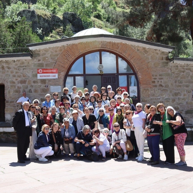 Nenehatun mezunları yarım asır sonra "dünyanın merkezi" Çorum'da buluştu