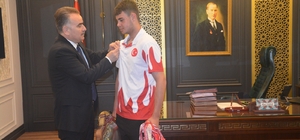 Edremitli muaythai sporcusu dünya şampiyonluğu için Malezya yolcusu