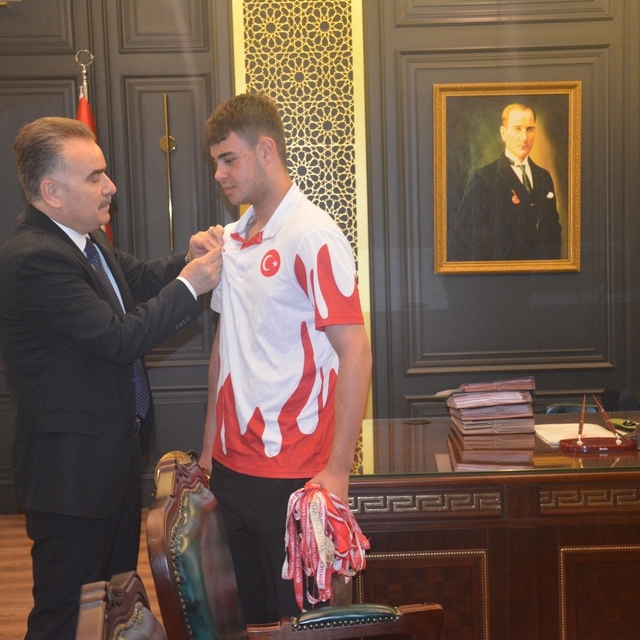 Edremitli muaythai sporcusu dünya şampiyonluğu için Malezya yolcusu