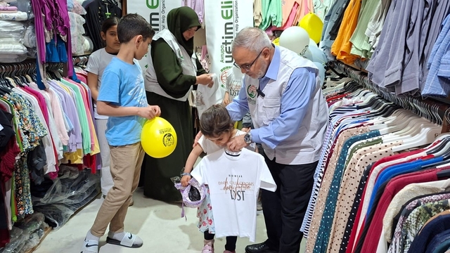 Diyarbakır'da yetim çocuklara bayramlık hediyesi
