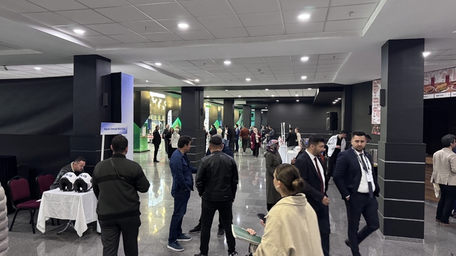 Kayseri'de bin 500 işsiz işverenle buluştu
İŞKUR İl Müdürü Ayşe Ak: "Amacımız iş arayanlara istedikleri işi bulmak, iş verenlerin de nitelikli eleman ihtiyacını karşılamak"