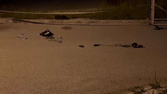 Motosikletlinin otomobil bagajına bıraktığı çanta, fünye ile patlatıldı