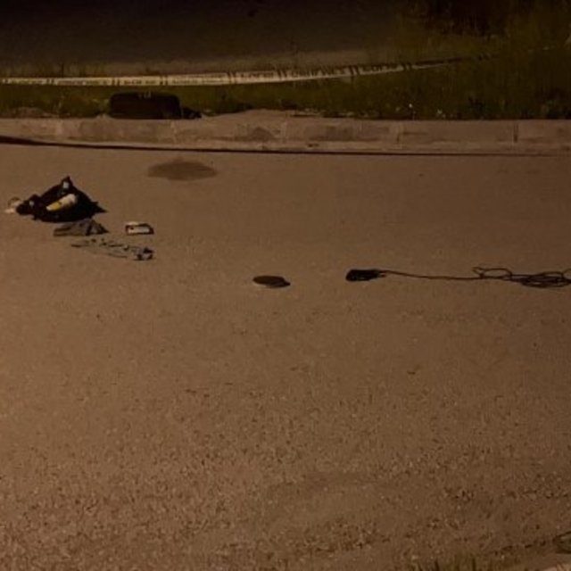 Motosikletlinin otomobil bagajına bıraktığı çanta, fünye ile patlatıldı