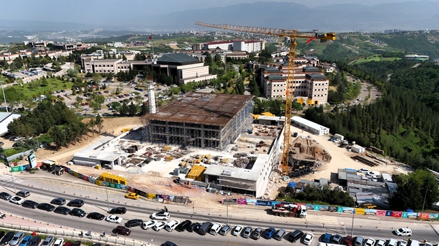Umuttepe'deki cami ve otopark inşaatı hızla ilerliyor
