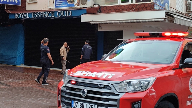 Alanya'da iş yerinden çıkan dumanlar itfaiyeyi alarma geçirdi