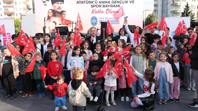 Melikgazi'de 19 Mayıs'ın heyecan ve coşkusu, Gençlik Orkestrası'nın konseriyle taçlandı
