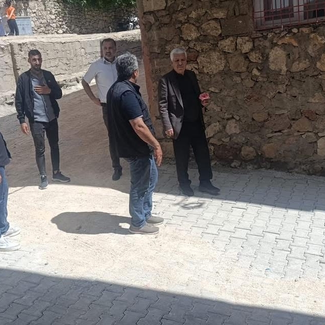 Çermik'te yağışlar nedeni ile bozulan yollar onarılıyor