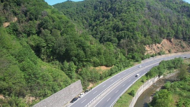 26 milyar liralık dev proje ile 40 dakikalık yol 8 dakikaya düşecek
AK Parti Zonguldak İl Başkanı Mustafa Çağlayan:
"Hem çevre kirliliği hem emisyon ve yakıt tasarrufu da sağlayacak, proje bizler için çok önemli"
