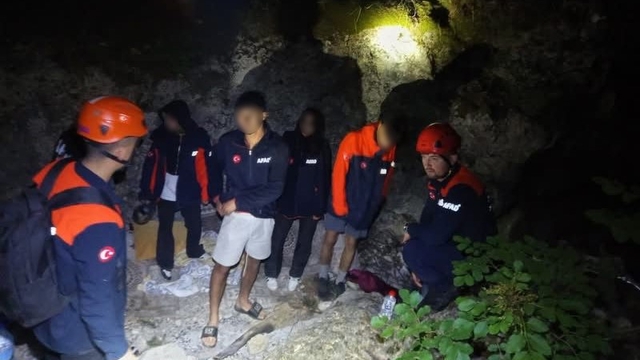 İzmir'de ormanlık alanda kaybolan 4 genç sağ salim bulundu