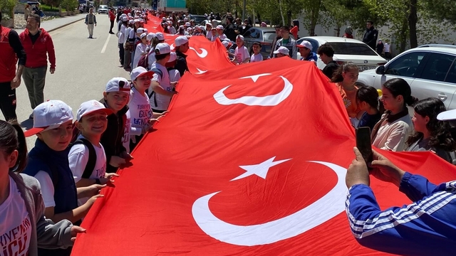 Bayburt'ta 'Gençlik Yürüyüşü' düzenlendi