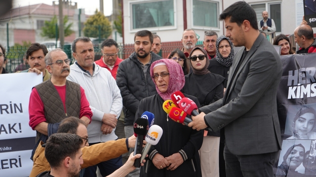 Dilovası'ndaki kozmetik fabrikası yangını davasının ikinci duruşması başladı
Ailelerin yürek yakan feryadı: "Çocuklarımızı kömür olarak yerden topladık, çöp poşetine koyup getirdik"
"Biz nasıl yakınlarımızı kömür olarak aldıysak, sanıkların da içerde çürüyerek yaşamalarını istiyorum"