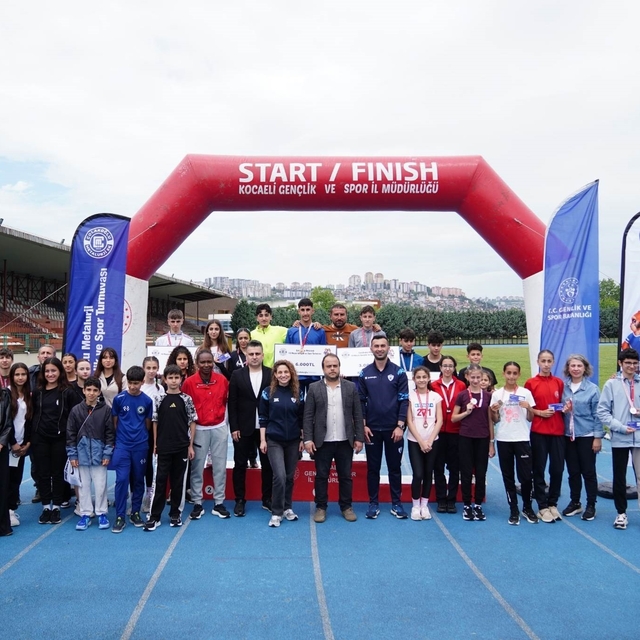 Çolakoğlu Metalurji, 19 Mayıs'ı genç sporcularla kutladı
