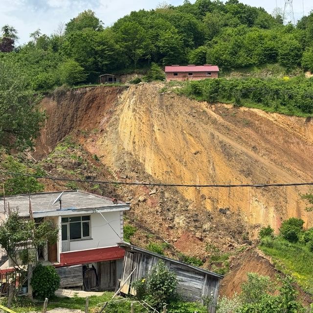Ordu'da heyelan kamerada
