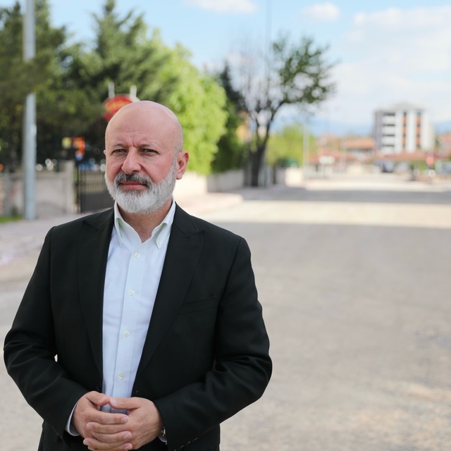 Başkan Çolakbayrakdar: "Seyrani'de yolları, otoparkı ve yeşil alanlarıyla y...