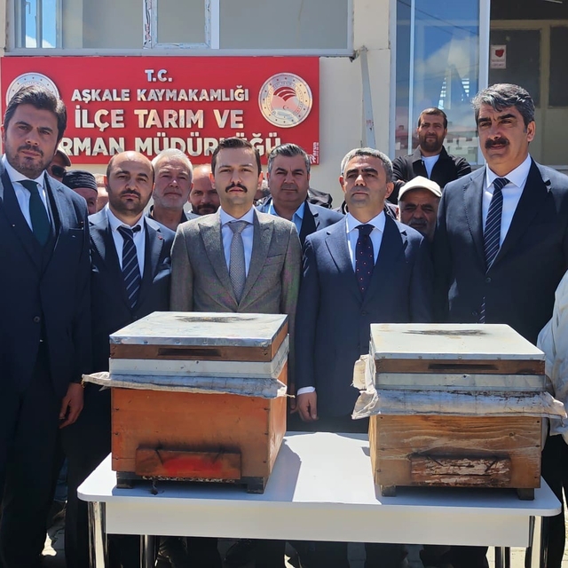 Aşkale'de arıcılığa büyük destek: 50 üreticiye hibeli kovan dağıtıldı