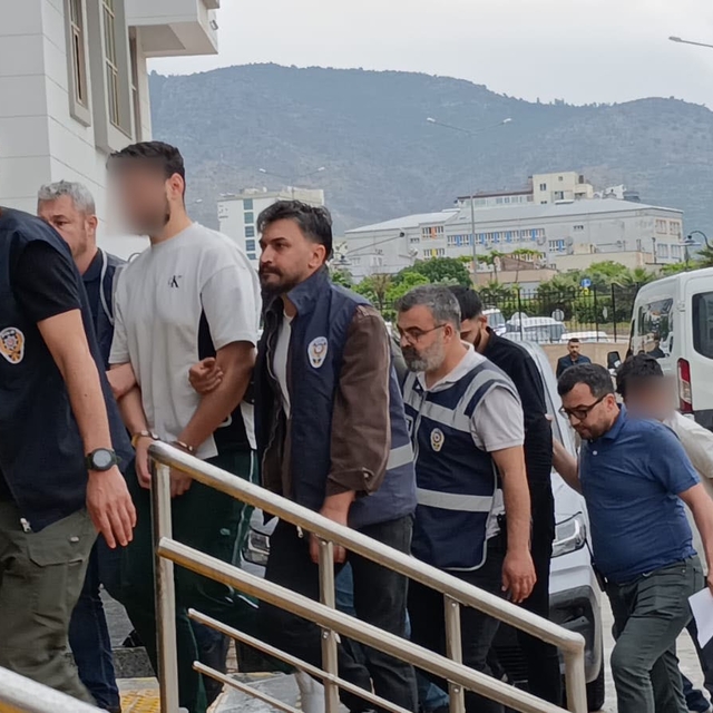 Kozan'da 5 cinayet şüphelisi adliyeye sevk edildi