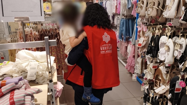Yetim ve öksüz çocuklara bayramlık hediyesi