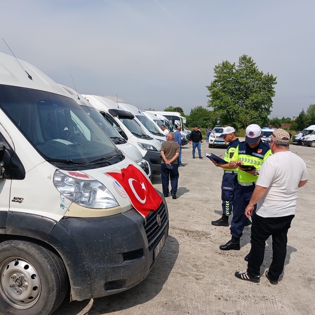 Düzce'de okul servis araçları denetimi sürüyor
