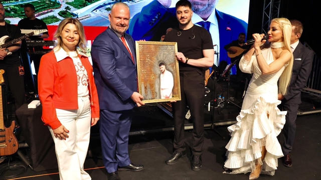 Menemen Kent Gözü Rekreasyon Alanı coşkulu bir törenle açıldı
Menemen'de muhteşem gece, on binler buluştu