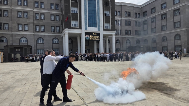Samsun'da belediye binasında yangın tatbikatı