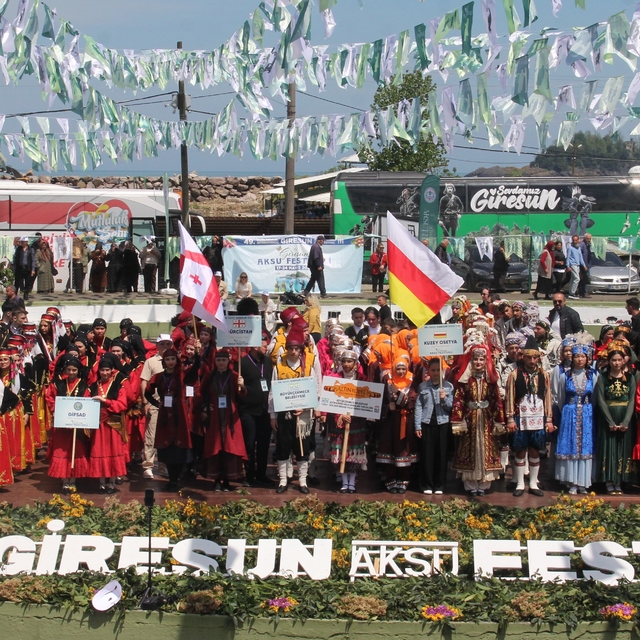 Uluslararası Aksu Festivali kapsamında yöredeki Mayıs 7'si geleneği yaşatıl...