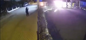 Park halindeki otomobil kundaklandı, o anlar kamerada