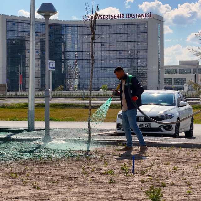 Kayseri Şehir Hastanesi çevresine yeşil alan ve çevre düzenlemesi yapılıyor...