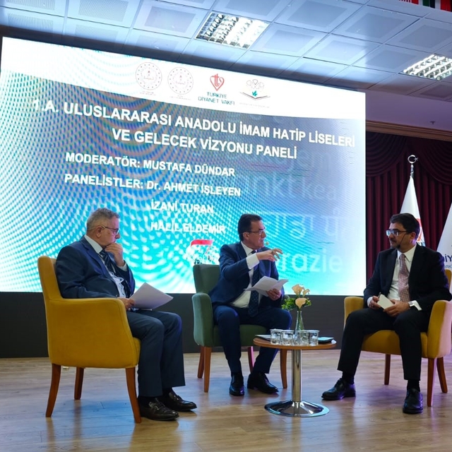 Dünyanın dört bir yanından gelen öğrenciler, Bursa'da buluştu
Dündar: " Bu...