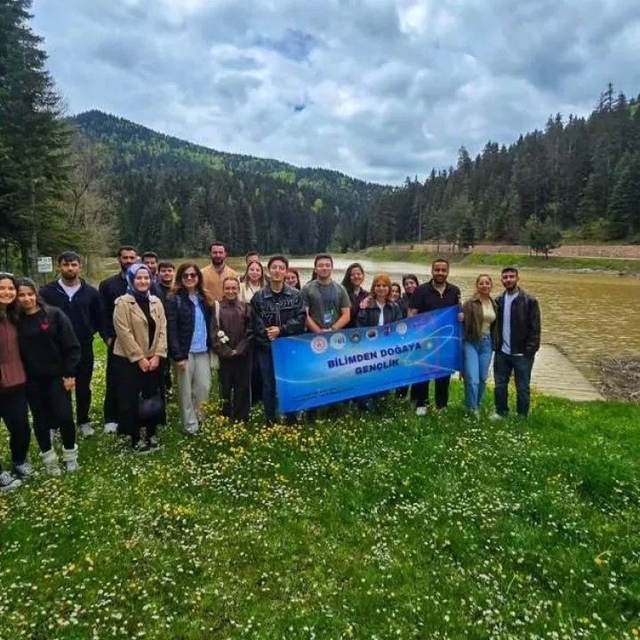 Sinop'ta gençler doğanın izini sürdü