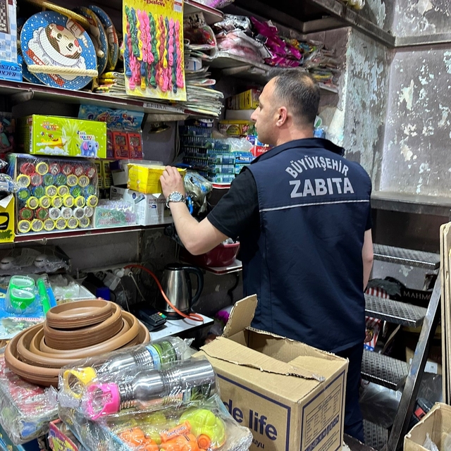 Diyarbakır'da bayram öncesi tatlı, şekerleme ve marketlere gıda denetimi