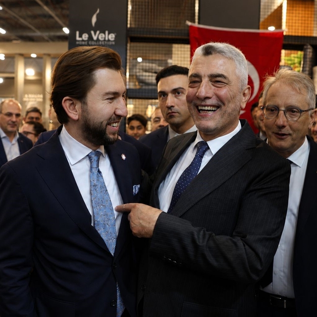 Bakan Bolat, Hometex 2026'nın gözdesi DENİB standını ziyaret etti
