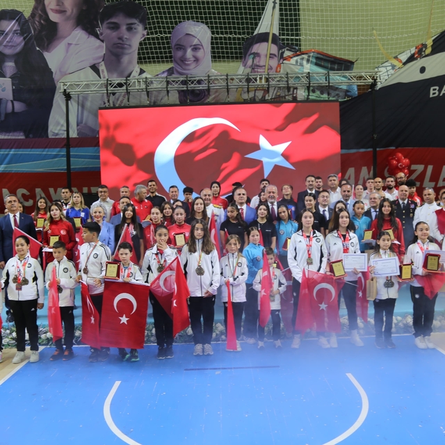 Muğla'da başarılı sporculara ödül yağdı