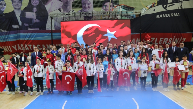 Muğla'da başarılı sporculara ödül yağdı