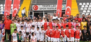 Minikler 19 Mayıs ruhunu sahaya taşıdı