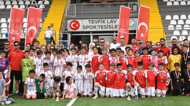 Minikler 19 Mayıs ruhunu sahaya taşıdı