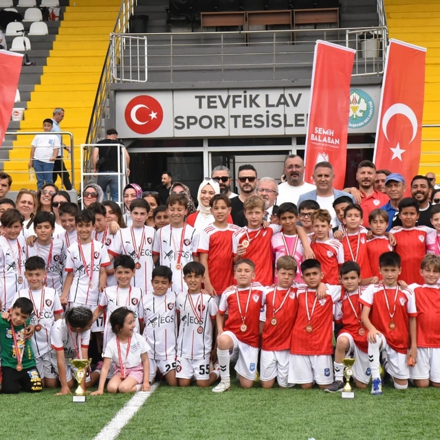Minikler 19 Mayıs ruhunu sahaya taşıdı