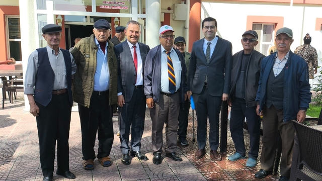 Genel Müdür Sezen, huzurevi sakinlerinin tecrübelerini dinledi