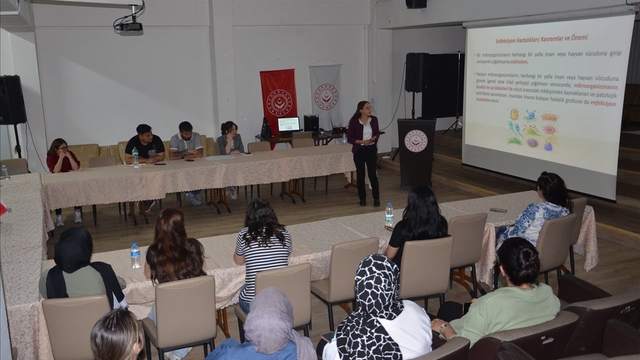 Edirne'de Aile ve Sosyal Hizmetler personeline enfeksiyon eğitimi verildi