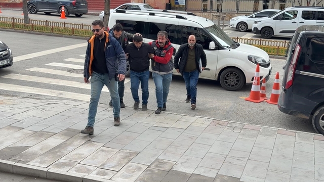 Erzurum'da 1 kişiyi öldürüp 1 kişiyi vuran şüpheli adliyeye sevk edildi