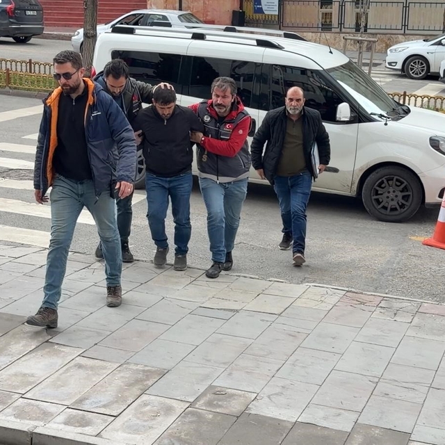 Erzurum'da 1 kişiyi öldürüp 1 kişiyi vuran şüpheli adliyeye sevk edildi