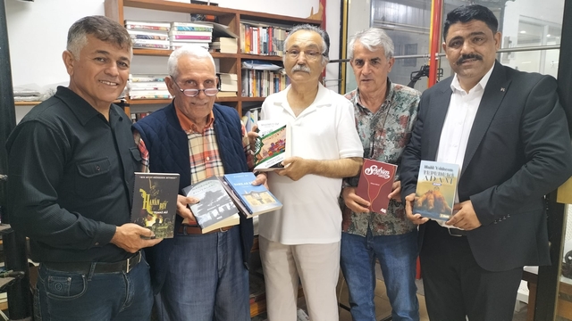 Antalya'da Manavgatlı 83 yaşındaki terzi ömrünü okumaya adadı