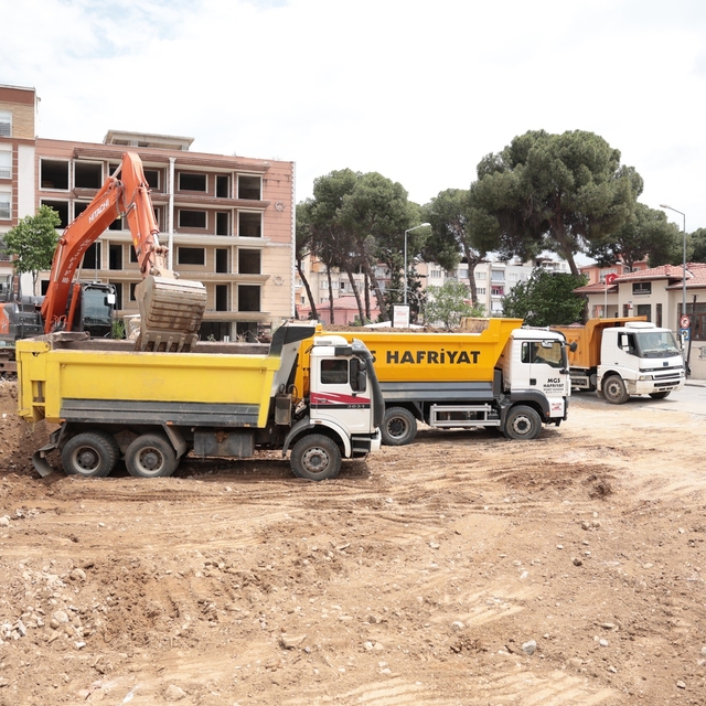 İncirliova'nın yeni meydan Projesi'nde ilk kazma vuruldu