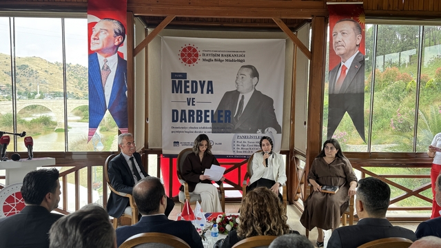 Aydın'da "Medya ve Darbeler" paneli