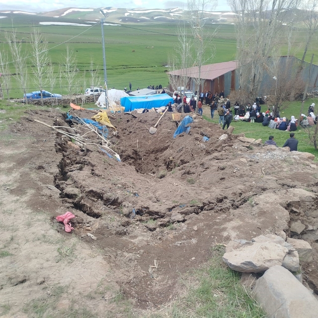 Tekman'da ahır çöktü; 1 ölü